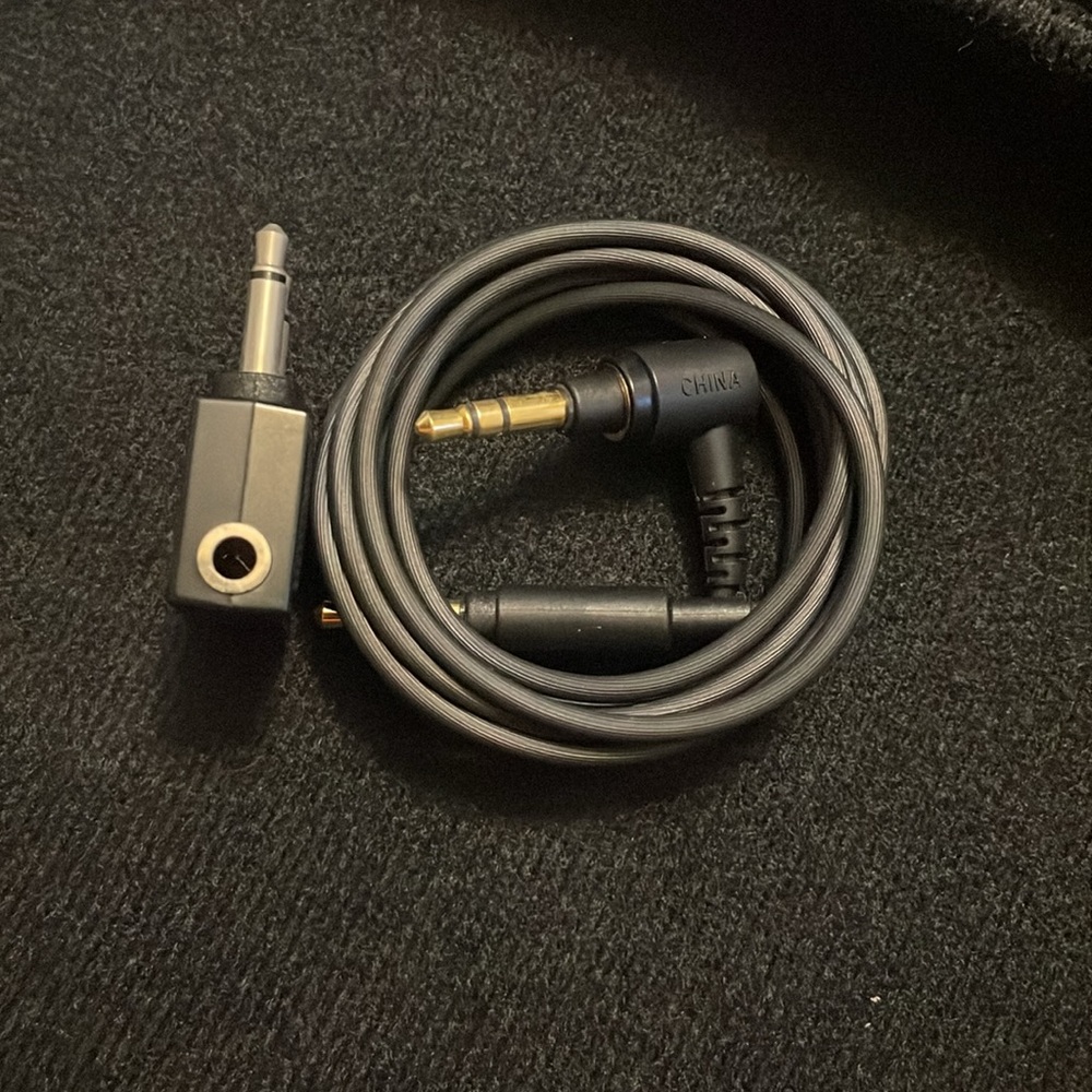 Sony headphones with adapter - Picture 3 of 9